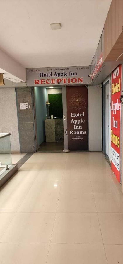 Oyo Hotel Apple Inn Surat Exterior photo