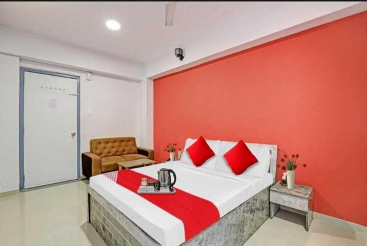 Oyo Hotel Apple Inn Surat Exterior photo