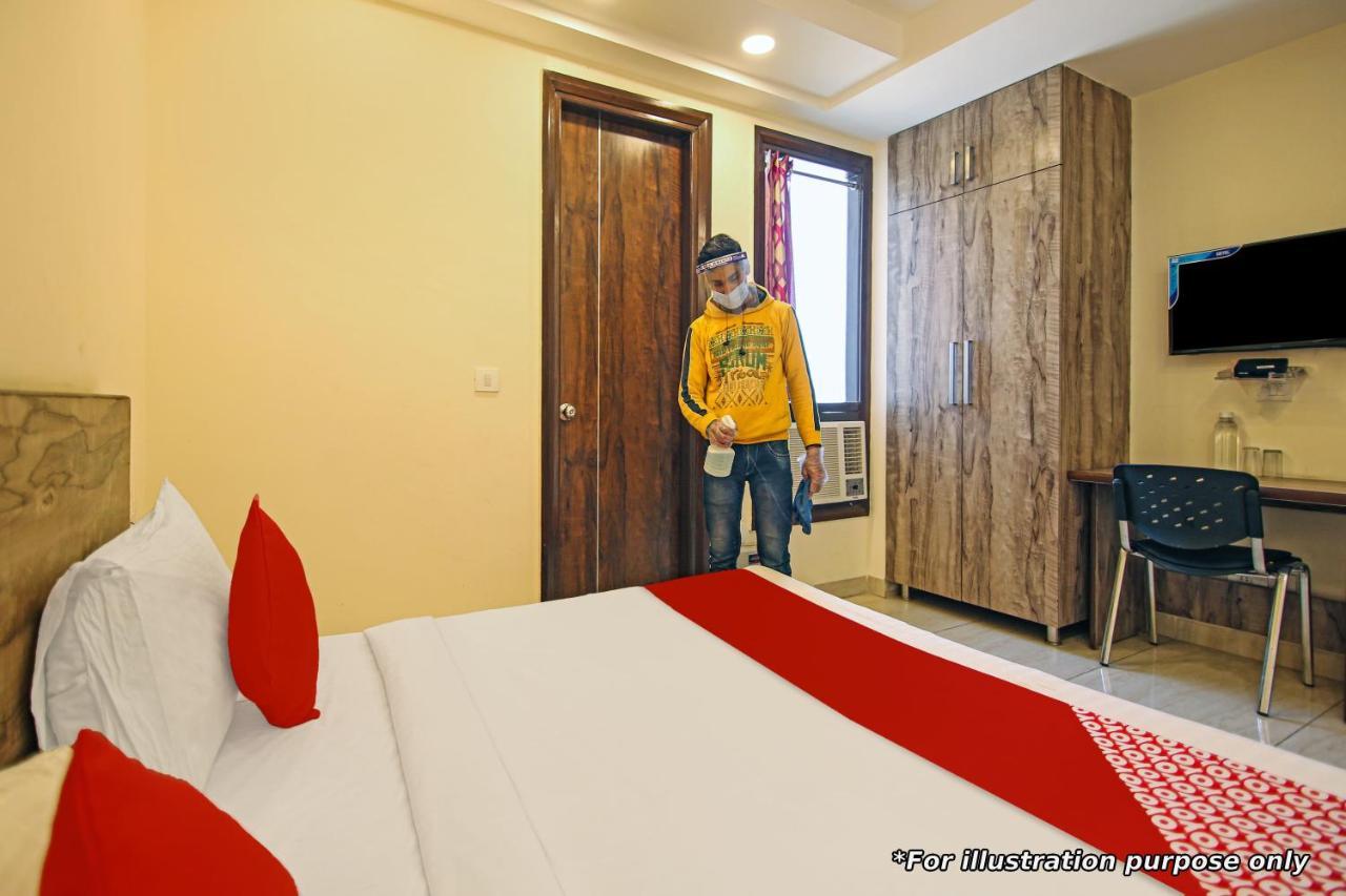 Oyo Hotel Apple Inn Surat Exterior photo