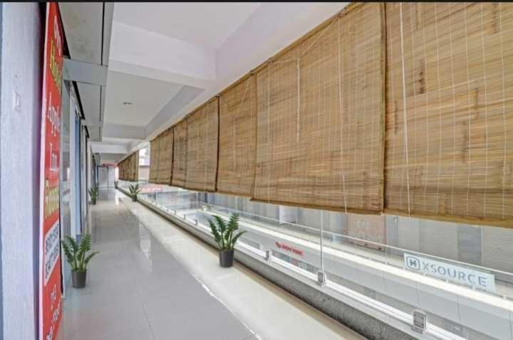 Oyo Hotel Apple Inn Surat Exterior photo