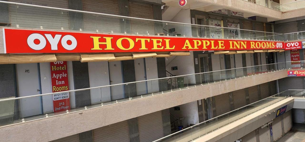 Oyo Hotel Apple Inn Surat Exterior photo